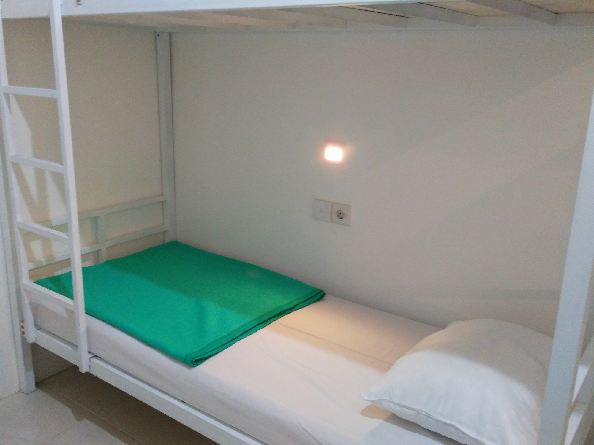 The Ruum Hostel Canggu Екстериор снимка