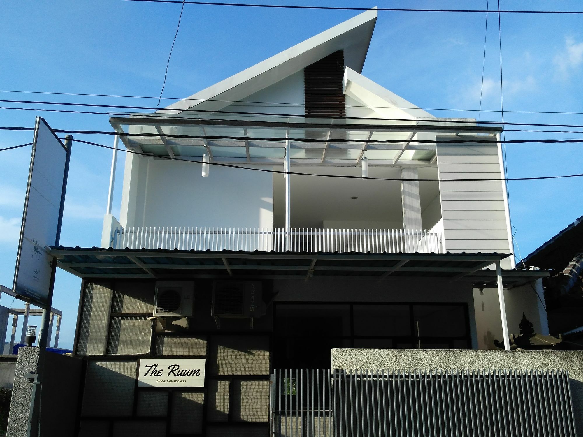 The Ruum Hostel Canggu Екстериор снимка